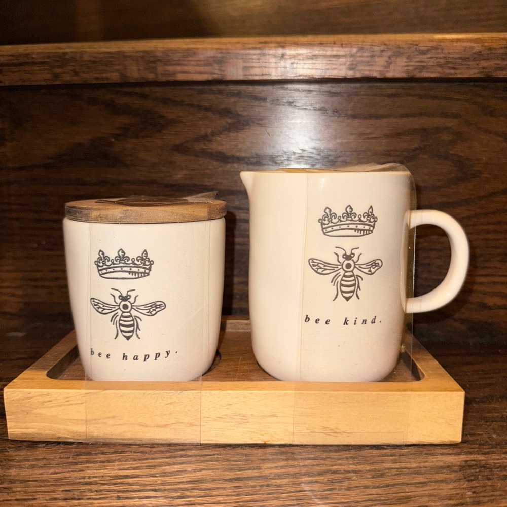 Rae Dunn Bee Happy, Bee Kind cream and sugar on wooden tray. 🇱🇷 release 2021